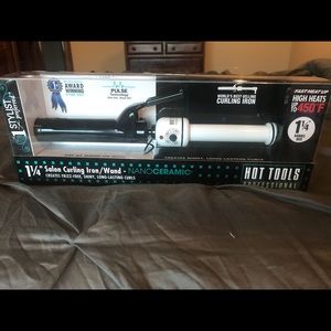 Hot tools 1 1/4” curling iron